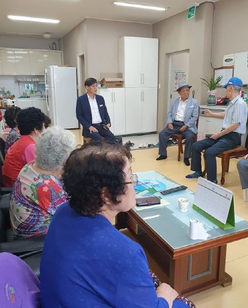 파주시 운정5동 양성원 신임동장, 첫 소통행보로 경로당 방문