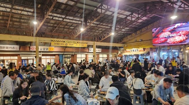 공모사업에 선정된 예산상설시장 내 오픈스페이스