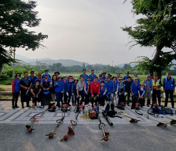 양평군 양서면 물래길지킴이단, 양서면새마을회 두물머리·물래길 제초작업 실시