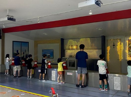 여수시 드림스타트는 지난 1일 사례관리 대상 가족 37명과 함께 임실치즈테마파크와 전라북도119안전체험관을 다녀왔다.