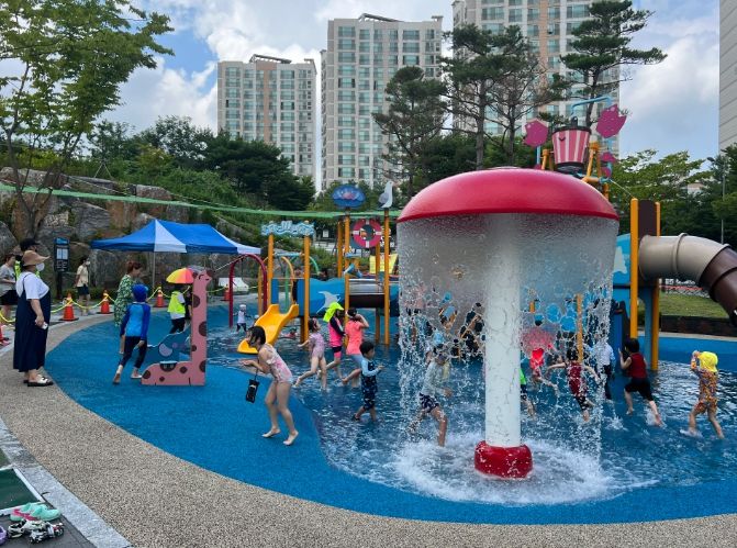 도담도담 어린이공원 바닥분