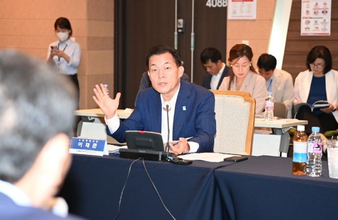 이재준 수원시장이 발언하고 있다.