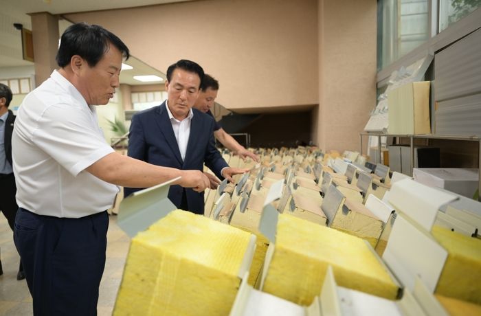 비버판넬을 방문한 백성현 시장