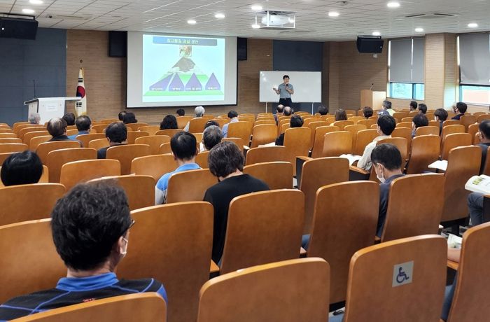 2022년 밀양시 전문농업기술 교육 장면