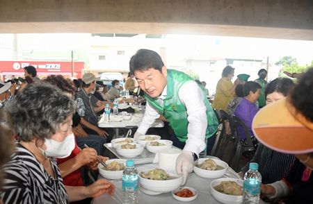 부산 동래구새마을부녀회, “건강 삼계탕 나눔” 행사 개최