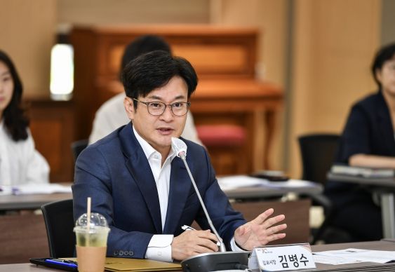 협약식에 참석한 김병수 시장이 인사말을 하고 있다