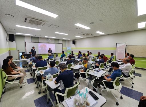 지난 6일 공원녹지 관리 현장 근로자들을 대상으로 열린 ‘중대재해 예방 및 산업안전보건 관련 교육’.