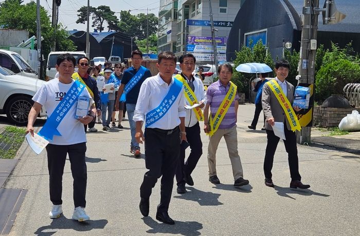 광명시 학온동 단체장협의회와 지역사회보장협의체는 지난 7일 여름철 복지사각지대 위기가구 발굴 캠페인을 펼쳤다
