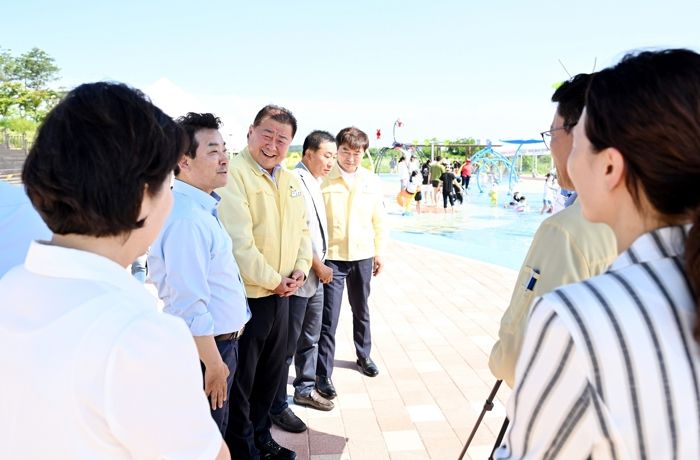 김경일 파주시장, 문산천 물놀이장 현장 점검…안정성 확보