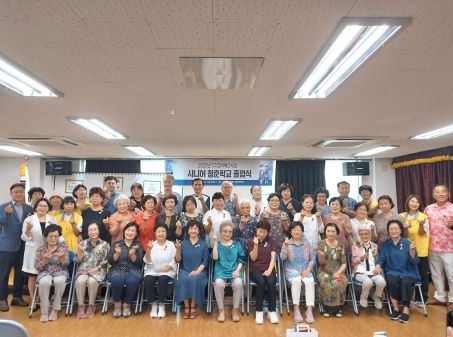 은평구 응암2동은 지난 7일 주민자치회 주관으로 시니어 청춘학교 졸업식을 열었다.