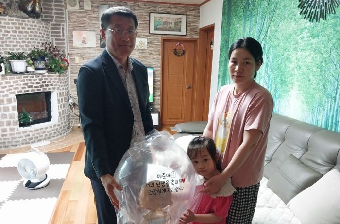 장수군 계북면지역사회보장협의체,신생아 출생 축하사업 실시