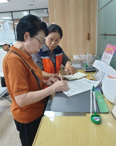 의왕시 노인 버스 무료승차 교통카드(G-PASS) 발급 자원봉사자 인력지원