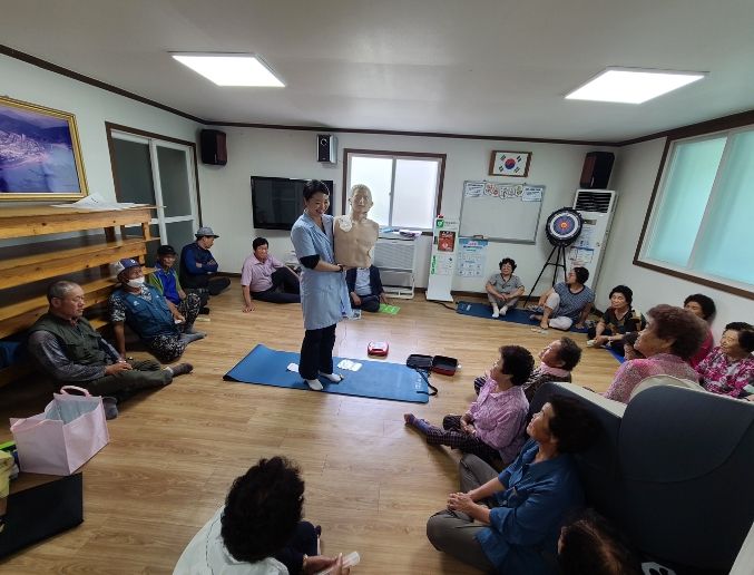 경로당 심폐소생술 및 자동심장충격기 사용 교육