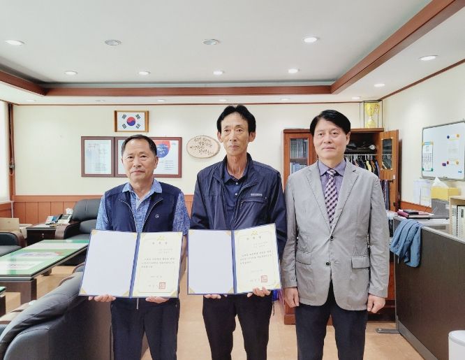 신규 우리마을 아동지킴이 위촉장 전달 기념사진