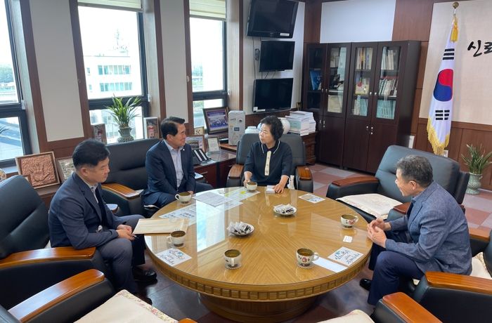 산청군의회, 2023 산청세계전통의약항노화엑스포 홍보를 위한 경남 도내 16개 시·군의회 방문