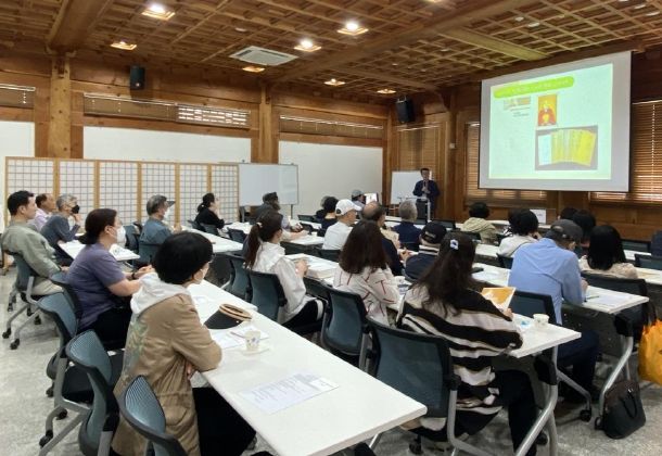 한방 북토크 현장