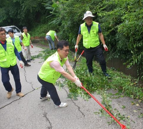 남양주시 다산1동, 집중호우 이후 배수로 점검 및 정비 실시