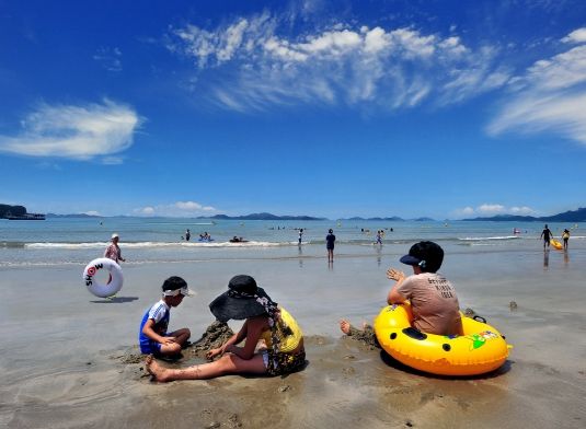 진도군 4개 해수욕장, 오는 14일 일제히 개장