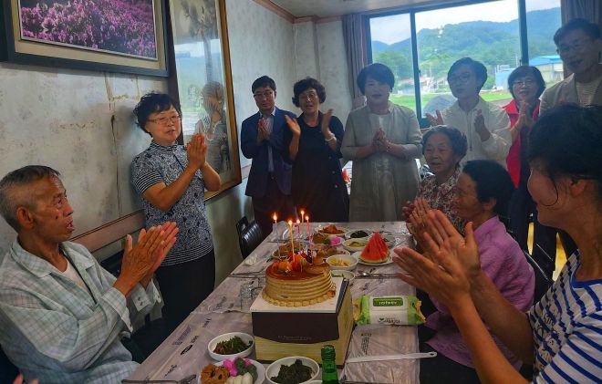 합천군 가회면 자원봉사회, 어르신 생신상 차려드리기 행사