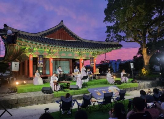 야간개장 정기공연 귤림풍악 장면
