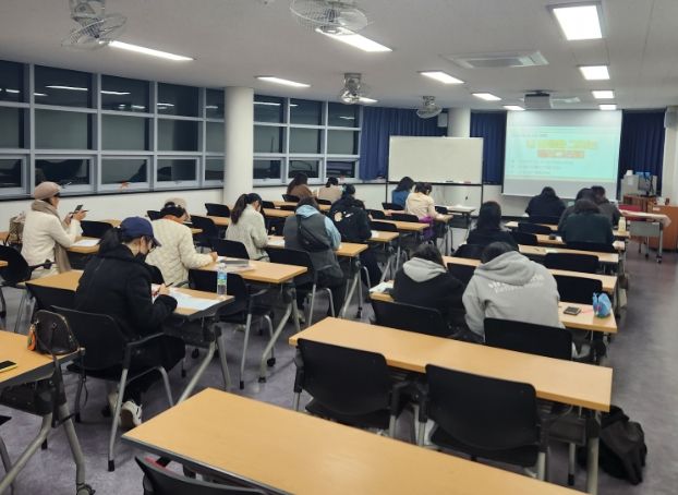 쓰담쓰담 도서관 공방‘내 마음을 그리는 캘리그라피’