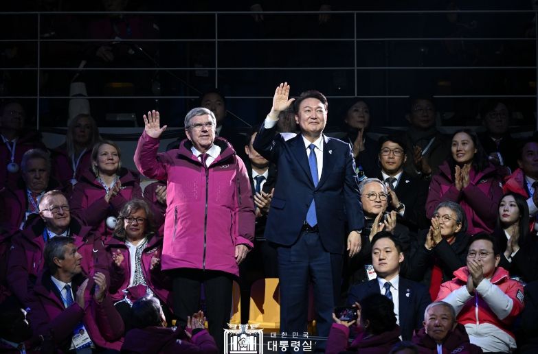 1월 19일 윤석열 대통령은 강릉 스피드스케이팅경기장에서 열린 2024 강원 동계청소년올림픽 개회식에 참석해 개회를 선언하고 전 세계 청소년들의 멋진 경쟁을 응원했다.