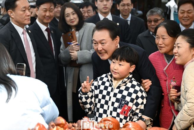 2월 22일 윤석열 대통령은 경남 지역 대표 전통시장인 마산어시장을 방문했다.
