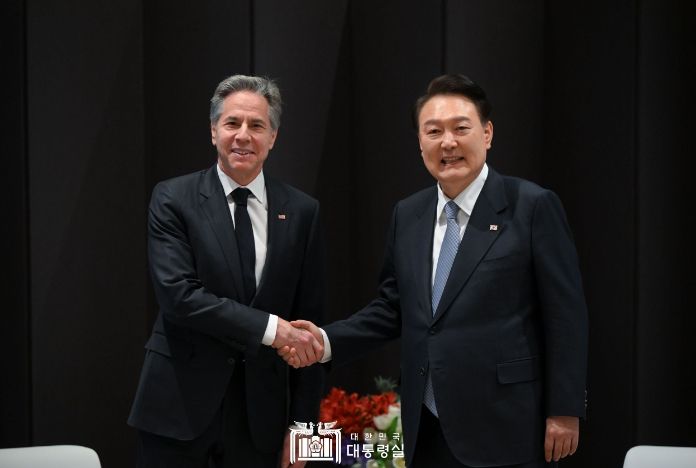 3월 18일 윤석열 대통령은 제3차 민주주의 정상회의 장관급 회의 참석차 방한 중인 「안토니 블링컨(Antony J. Blinken)」 미국 국무장관을 접견했다.