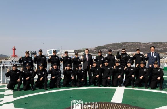 4월 9일 윤석열 대통령은 인천 중구에 위치한 해양경찰청 서해5도특별경비단을 방문해 꽃게철 중국어선 불법조업 단속 현장을 점검하고 단호한 대응을 당부했다.
