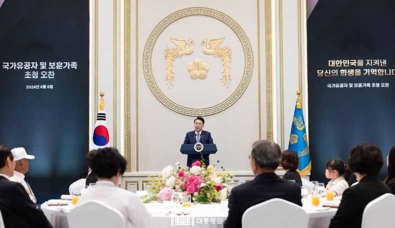 6월 6일 윤석열 대통령은 청와대 영빈관에서 제69회 현충일을 맞아 국가유공자 및 보훈가족 등 160여 명을 초청해 오찬을 함께했다.